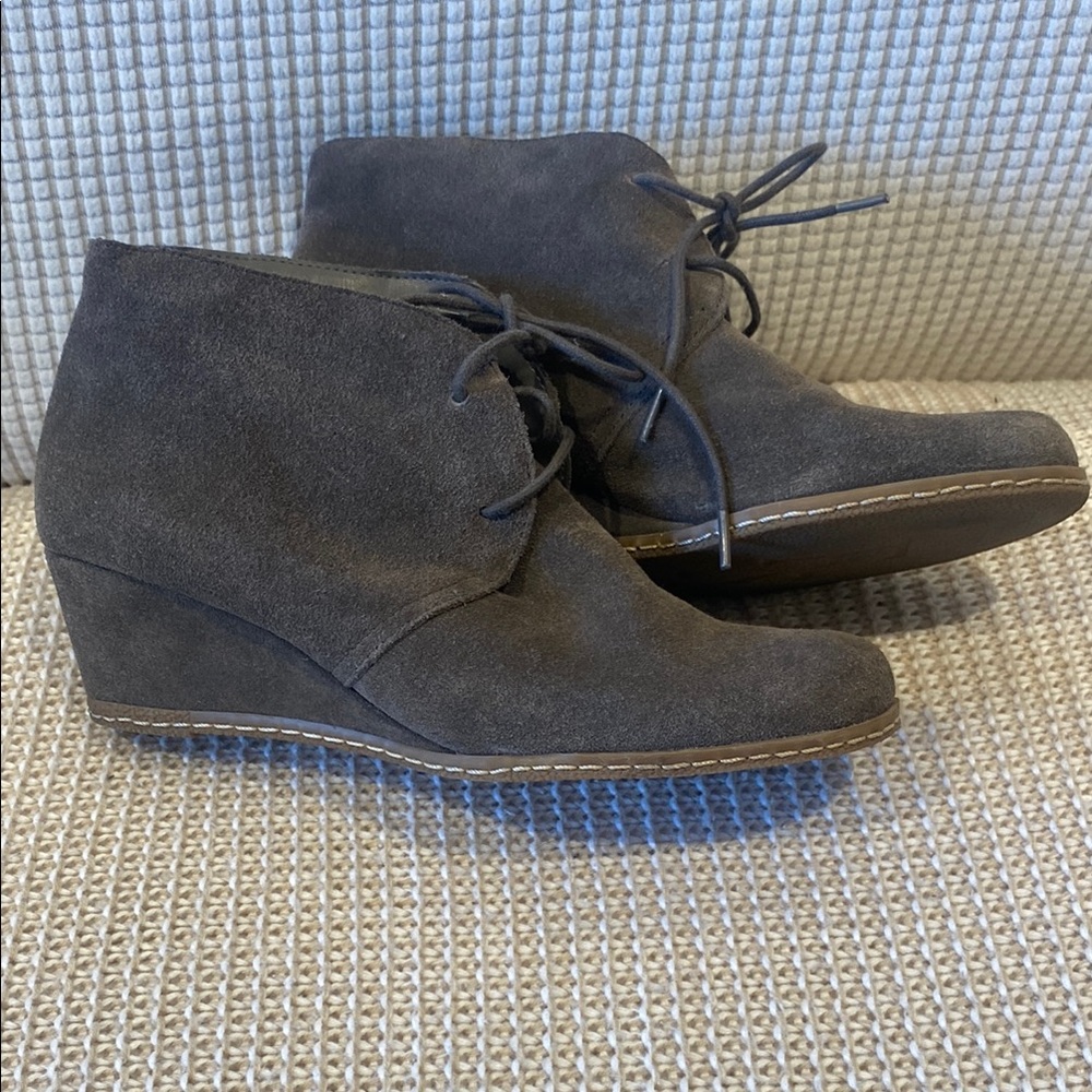 Chic Suede Ankle Boots - Dark Gray